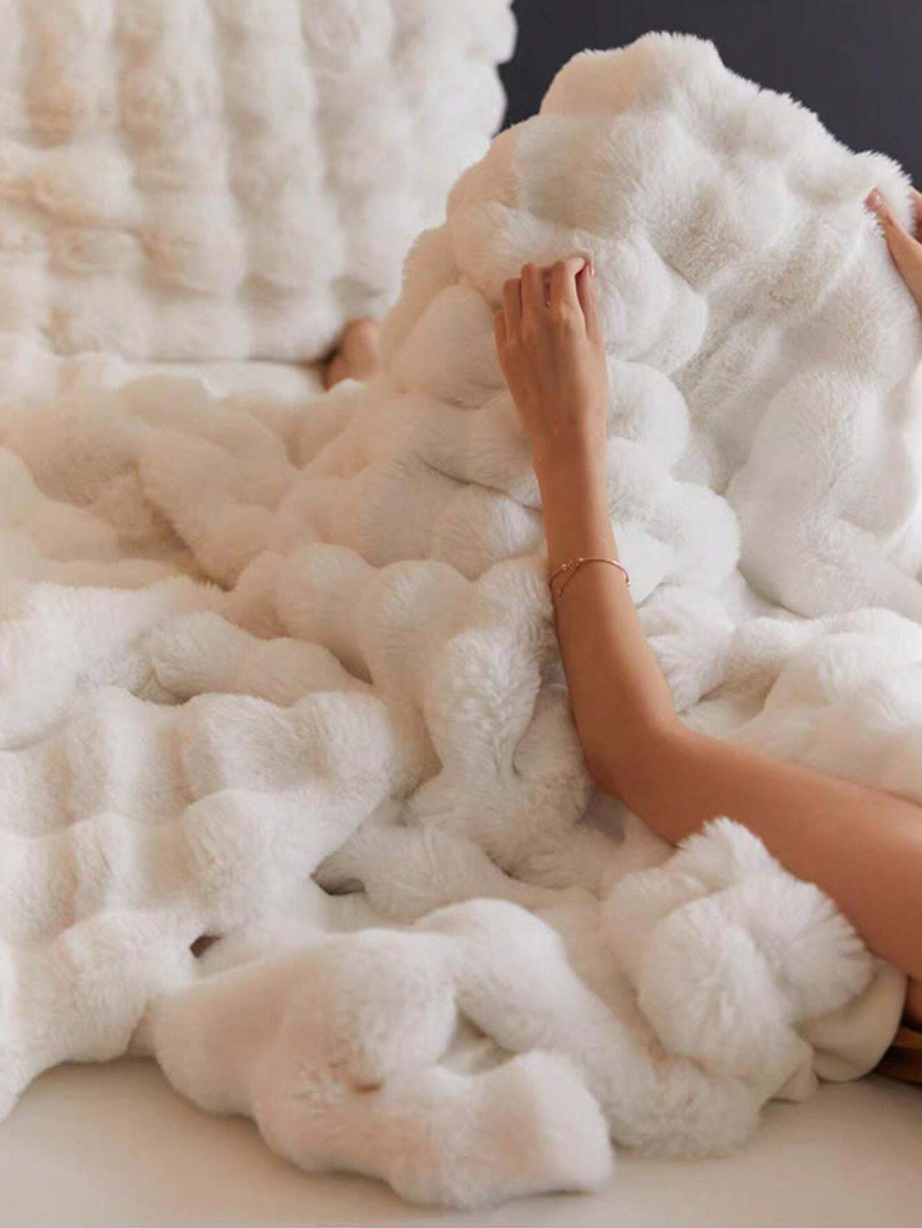 Plaid en Duvet de Lapin │ Chaleur et Confort Élégant pour Votre Espace