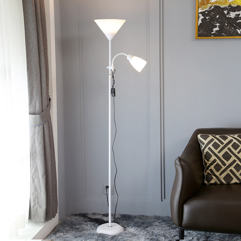 Lampadaire Minimaliste en Fer │ Éclairage Élégant pour Salon ou Chambre