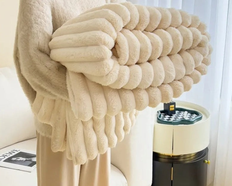 Couverture de Prestige │ Douceur Somptueuse et Raffinement Minimaliste pour Toute la Maison