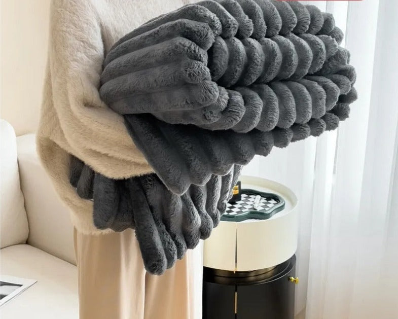 Couverture de Prestige │ Douceur Somptueuse et Raffinement Minimaliste pour Toute la Maison