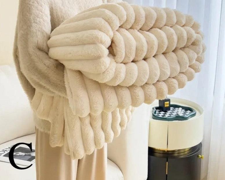 Couverture de Prestige │ Douceur Somptueuse et Raffinement Minimaliste pour Toute la Maison
