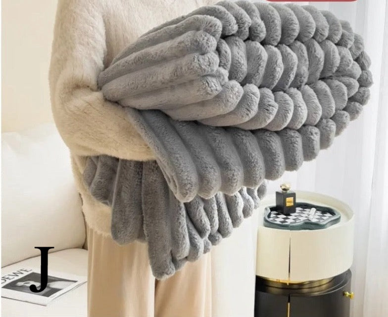 Couverture de Prestige │ Douceur Somptueuse et Raffinement Minimaliste pour Toute la Maison