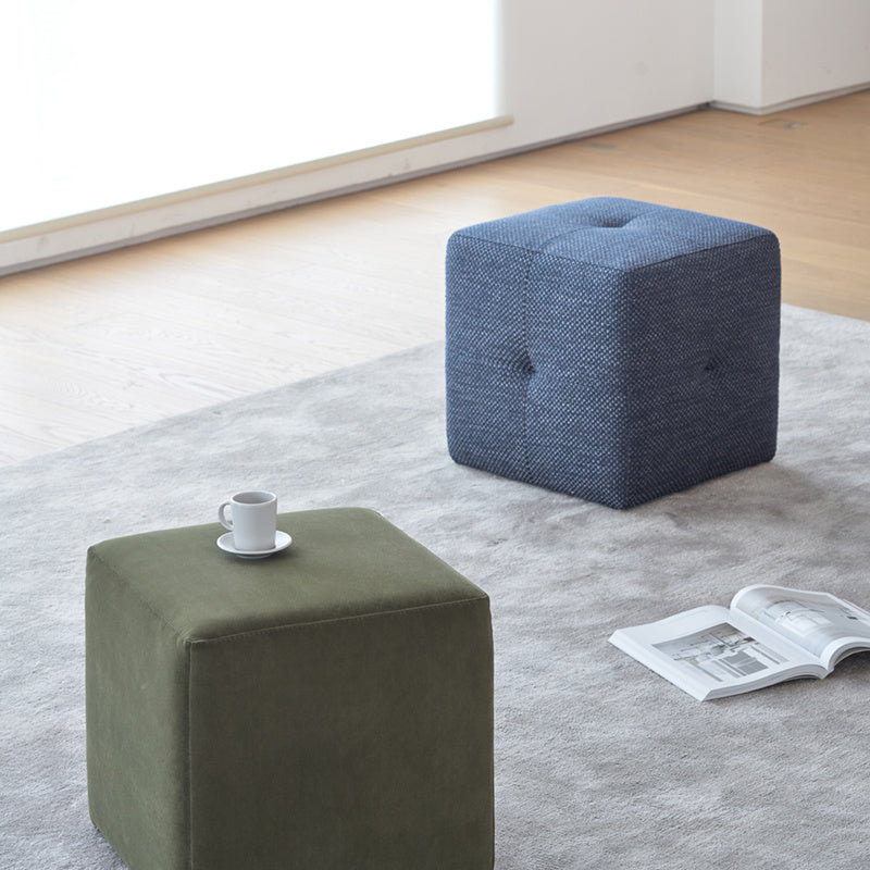 Chambre Simple │ Canapé Tabouret Carré │ Design Minimaliste et Confort