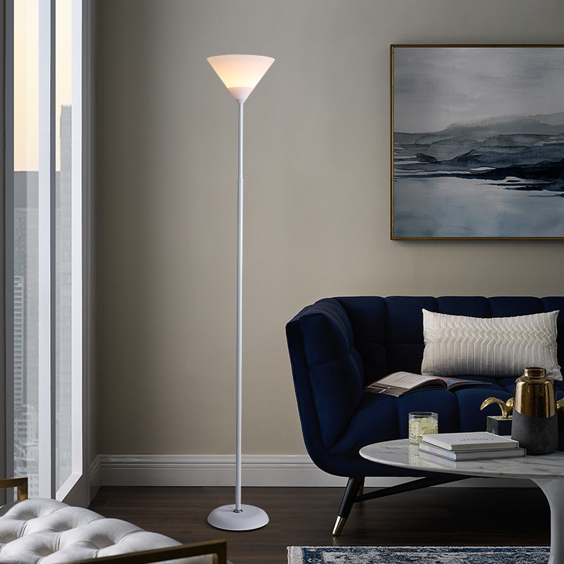 Lampadaire Minimaliste en Fer │ Éclairage Élégant pour Salon ou Chambre
