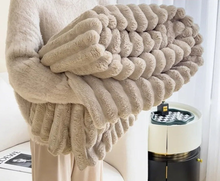 Couverture de Prestige │ Douceur Somptueuse et Raffinement Minimaliste pour Toute la Maison