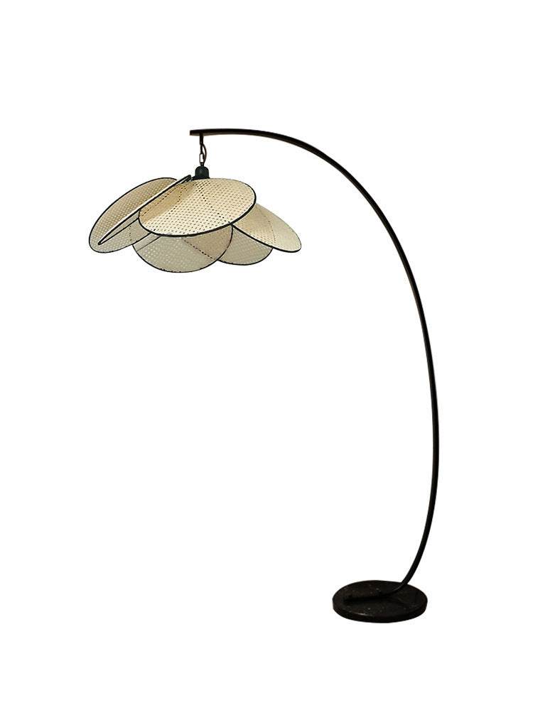 Lampadaire Rétro en Rotin │ Éclairage Doux et Élégant pour Votre Intérieur