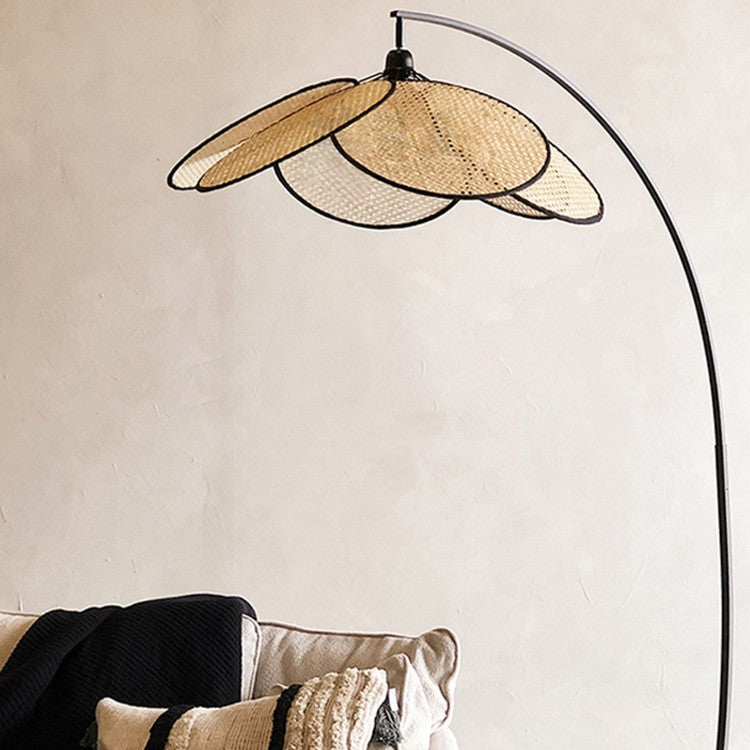 Lampadaire Rétro en Rotin │ Éclairage Doux et Élégant pour Votre Intérieur