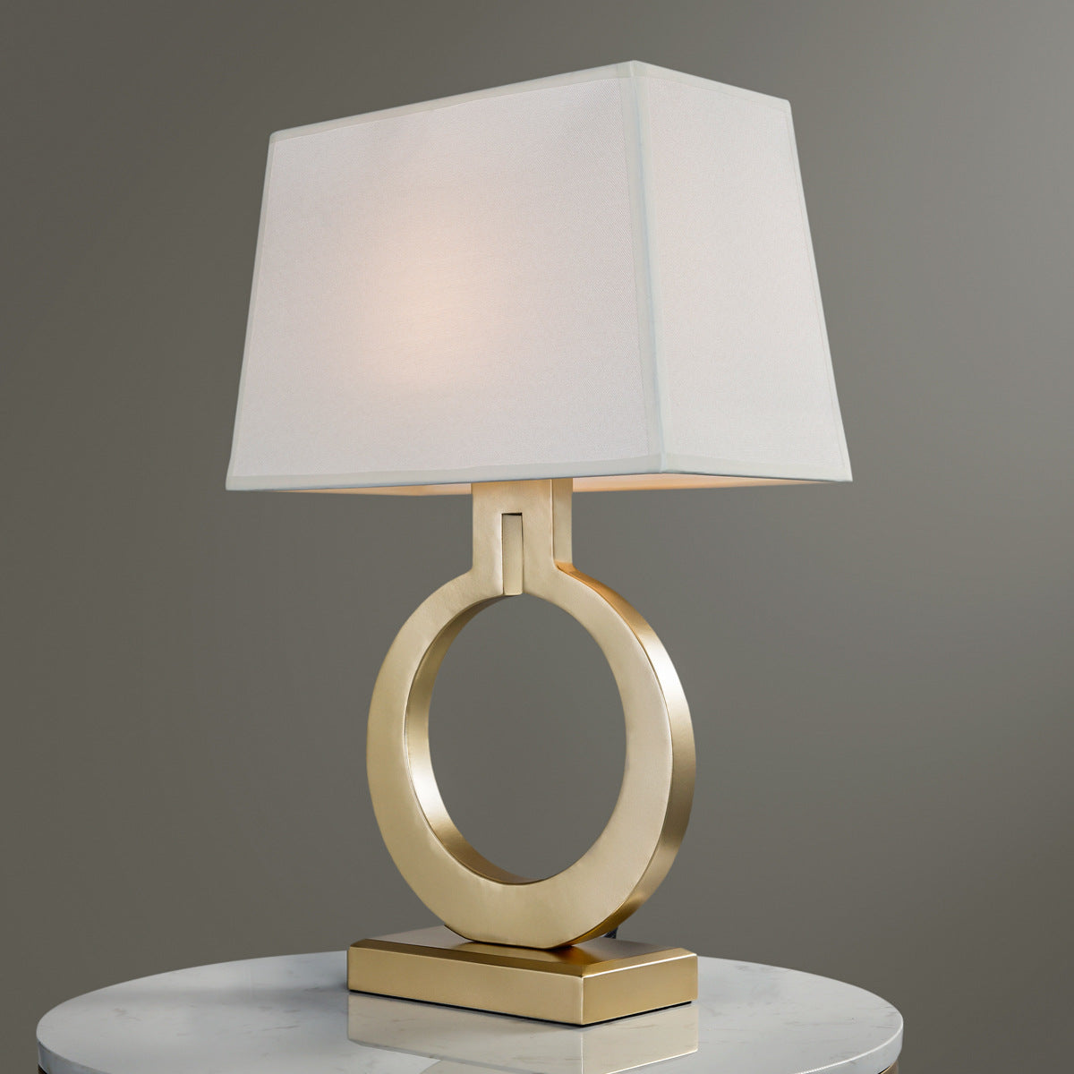 Lampe de Table Américaine en Métal │ Style Élégant pour une Ambiance Accueillante