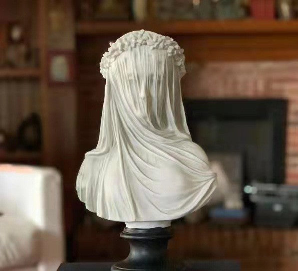 Buste Sculpté de la Dame Voilée │ Mystère et Élégance Gothique