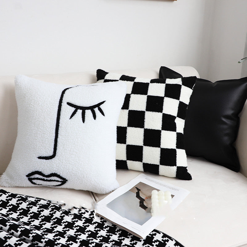 Coussin à Damier Noir et Blanc │ Élégance Moderne pour Votre Salon