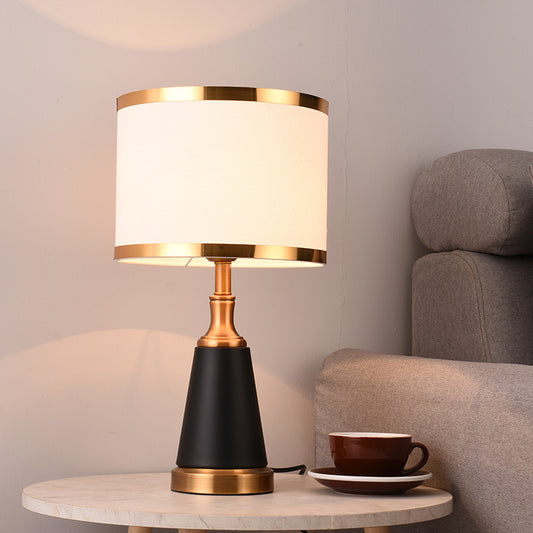 Lampe de Chevet Fashion │ Élégance et Fonctionnalité pour Votre Chambre à Coucher