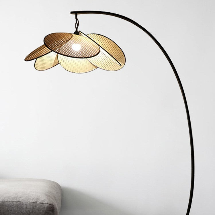 Lampadaire Rétro en Rotin │ Éclairage Doux et Élégant pour Votre Intérieur