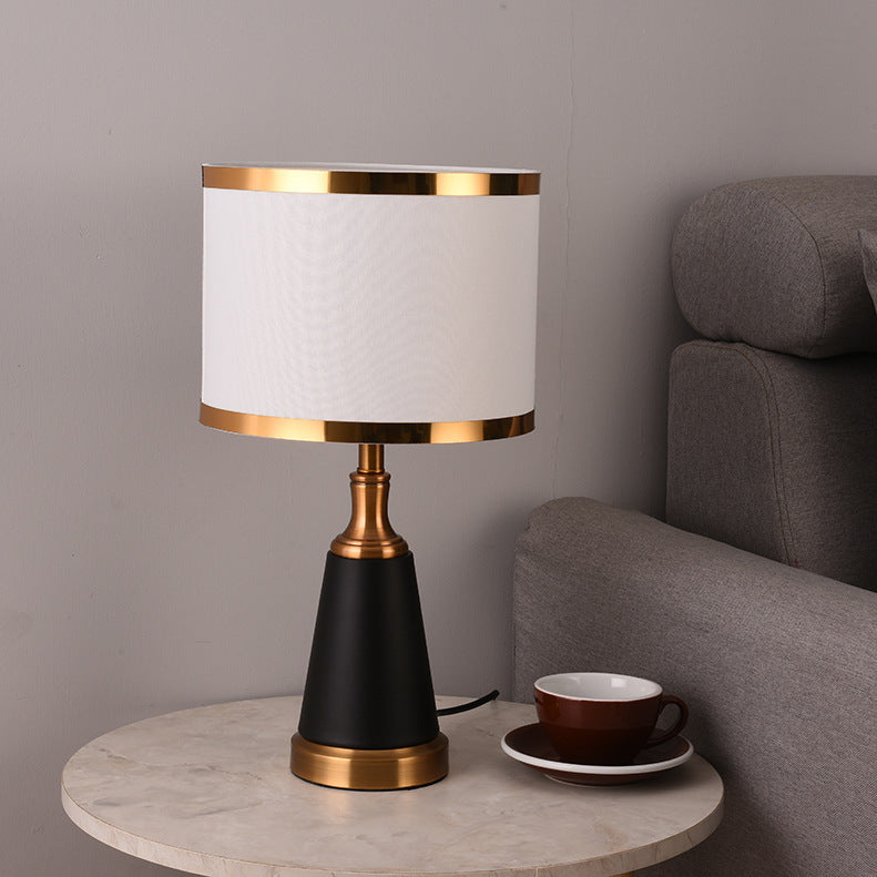 Lampe de Chevet Fashion │ Élégance et Fonctionnalité pour Votre Chambre à Coucher